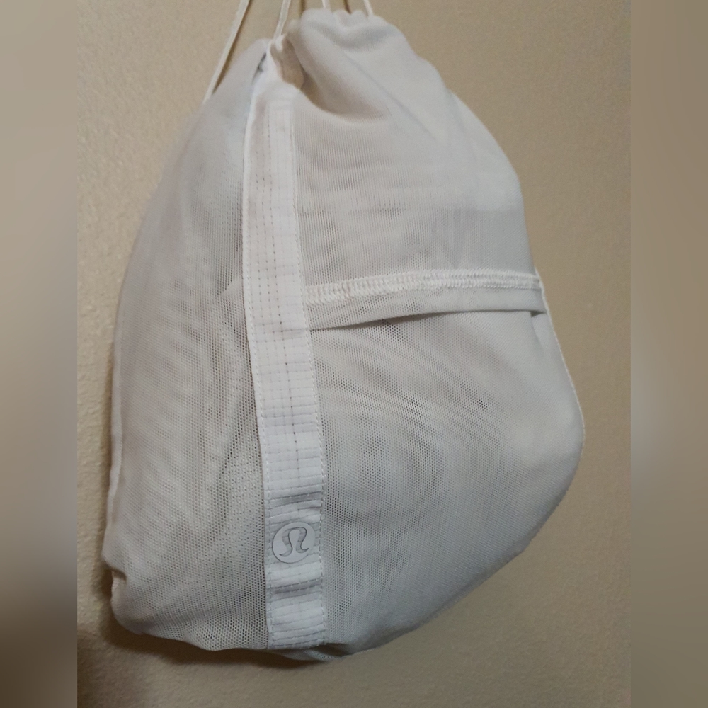 Lululemon Foldable/Packable Windbreaker - image 4